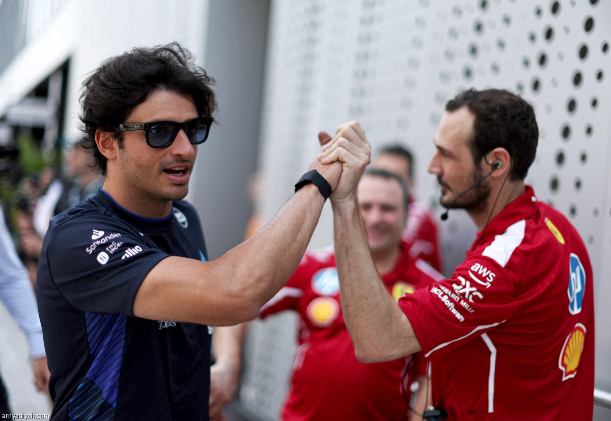 السائقون في الحلبة