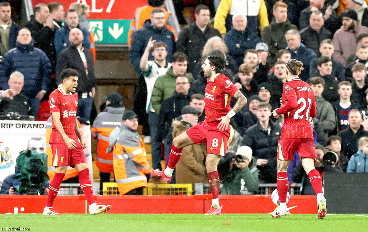 الليفر يحلق