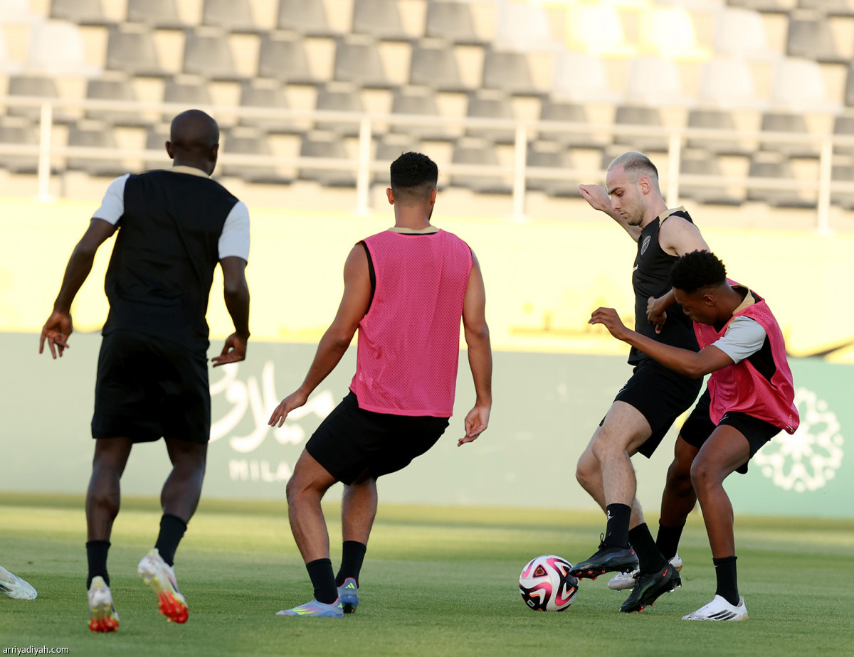 «النمور» تتربص