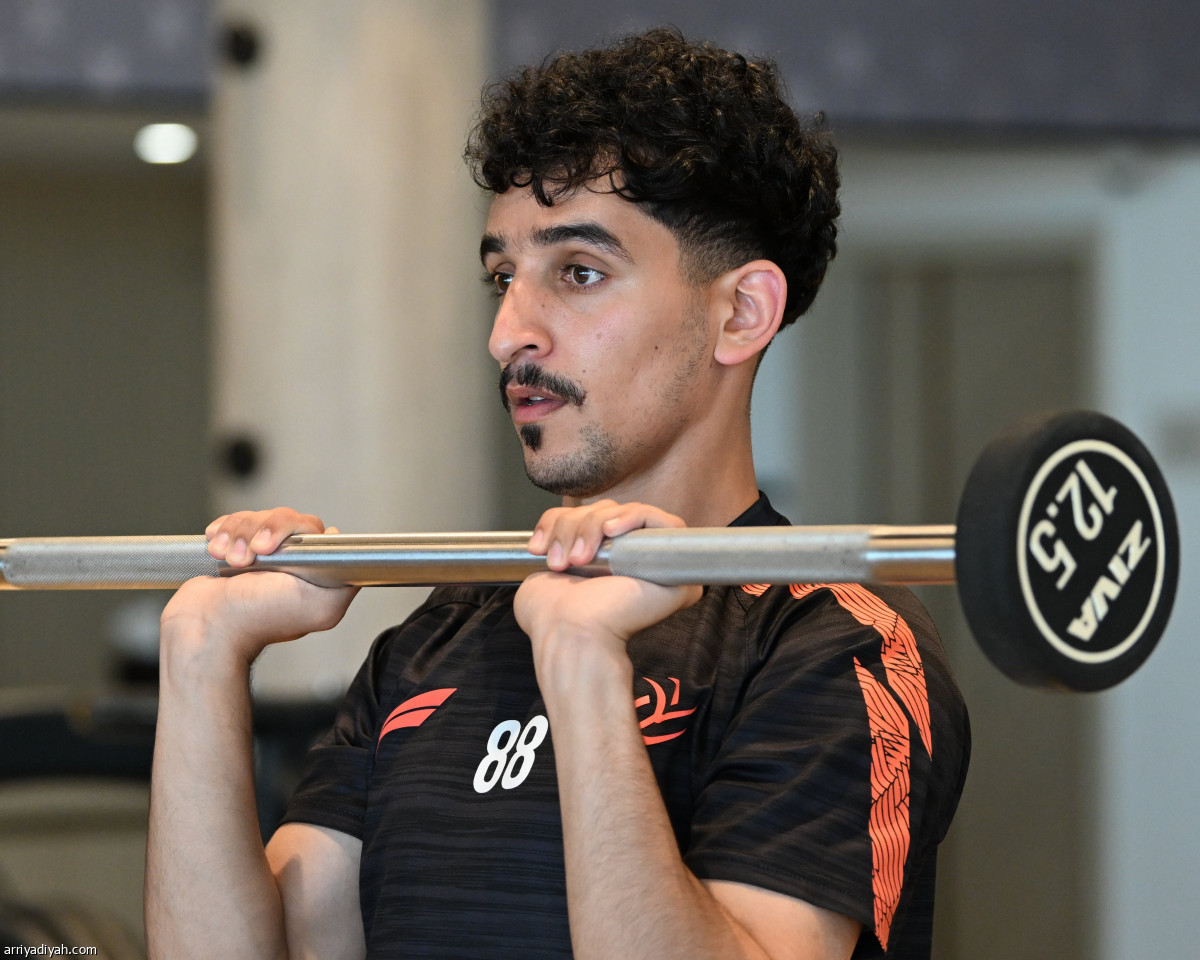 الشباب يستعد بالحديد