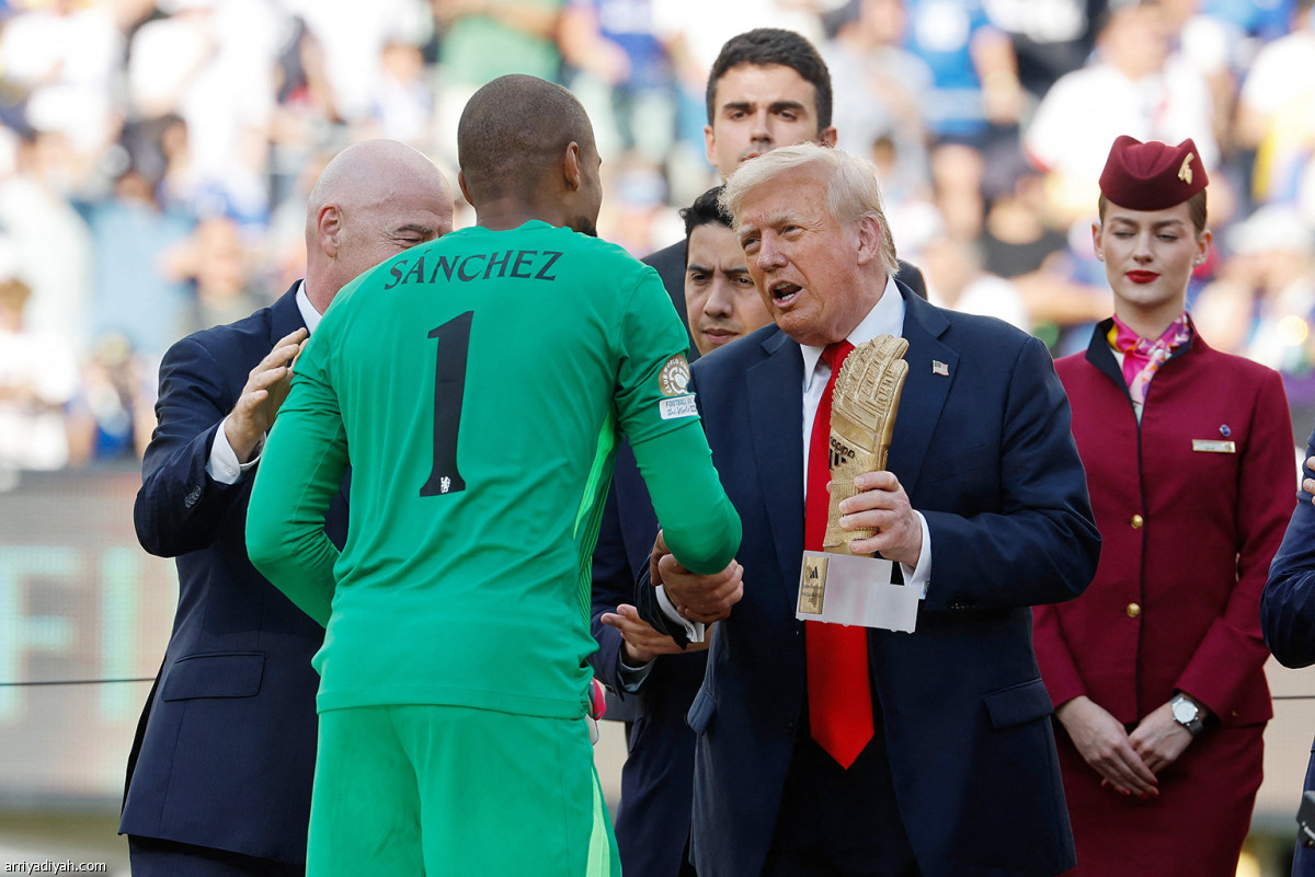 ترامب يسلّم الكأس