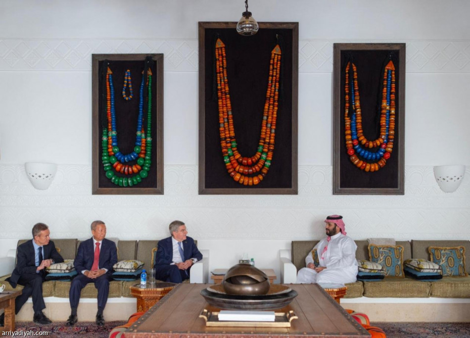 ولي العهد يلتقي رئيس اللجنة الأولمبية الدولية