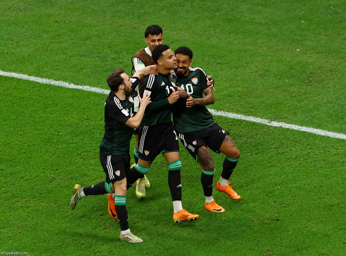 الإمارات تكمل المربع