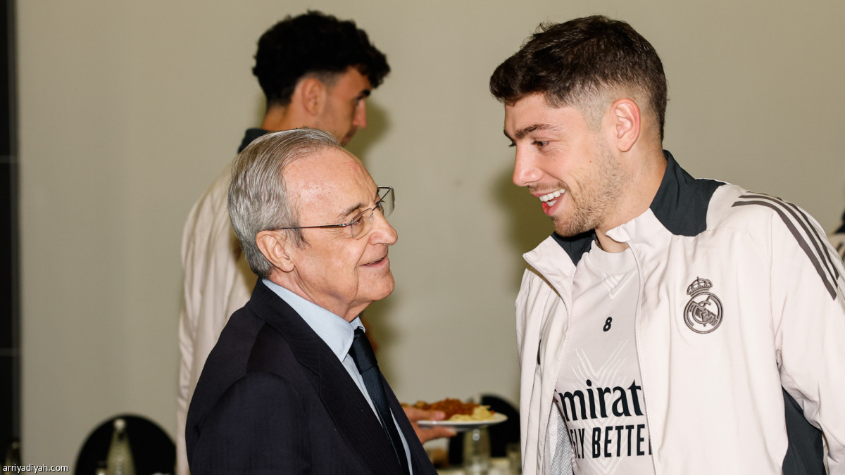 بيريز في المعسكر