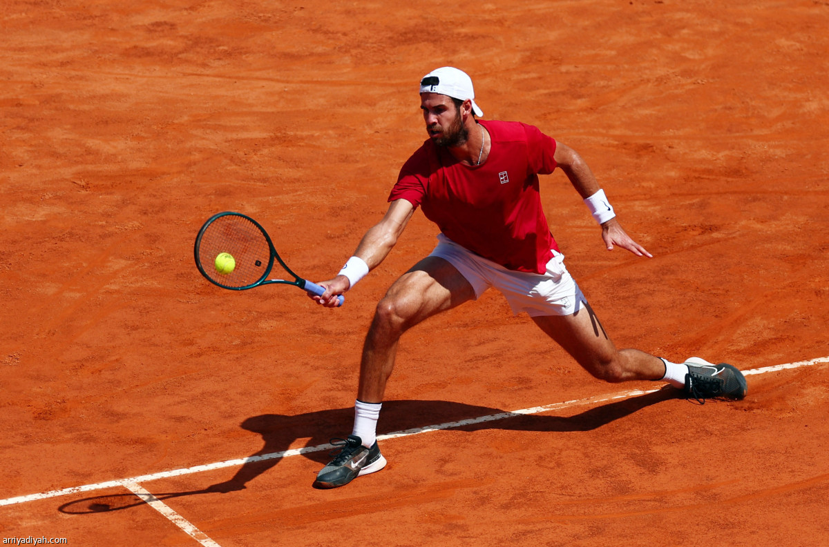 ألكاراز يعبر