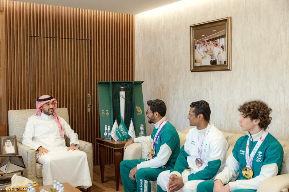 الفيصل يلتقي بأبطال السعودية في الدورات الآسيوية والعالمية