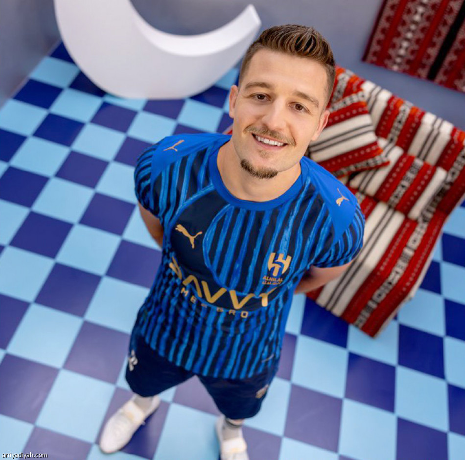 الهلال يكشف عن الطقم الجديد