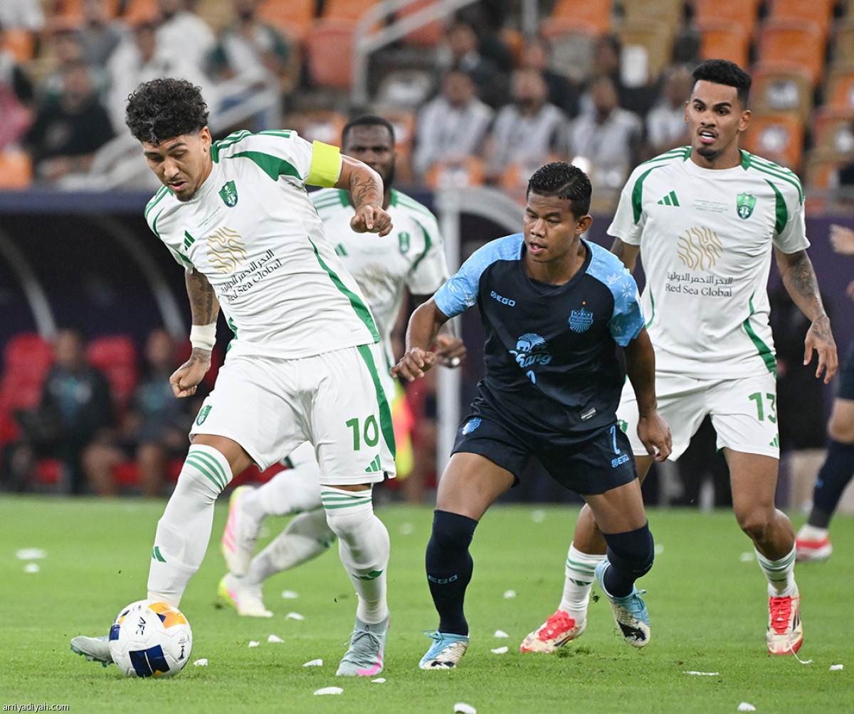 بالثلاثة.. الأهلي يصعد