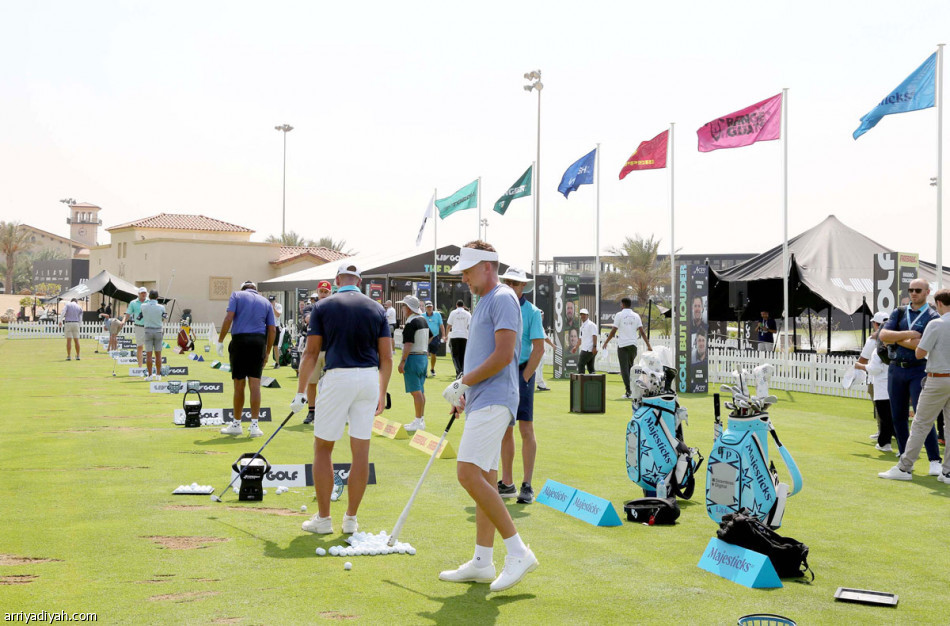 سميث.. 
مشاركة أولى