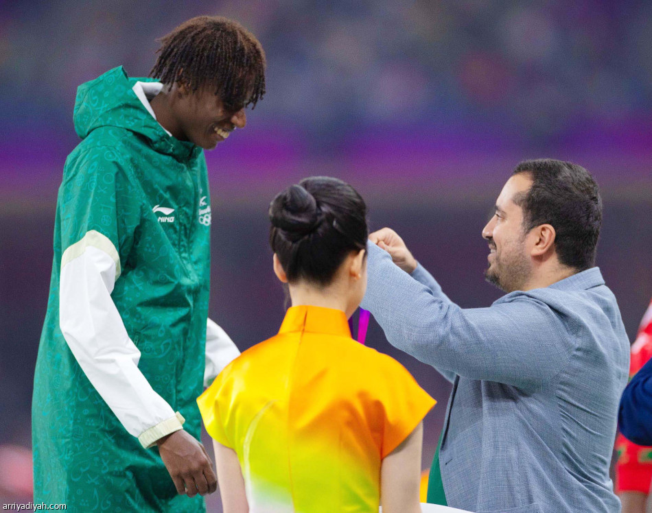 غزواني.. 
المجد مقابل الدراسة