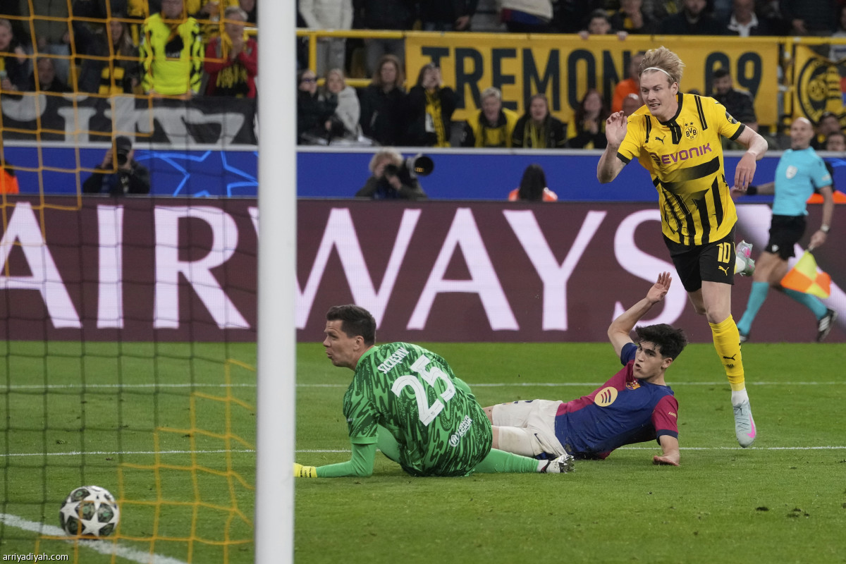 برشلونة يعبر